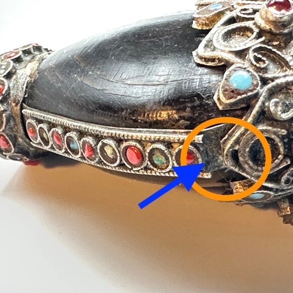 Antique Tibetan Horn Snuff Bottle with Semi-precious Stone Inlays — GUC - Picture 6 of 9